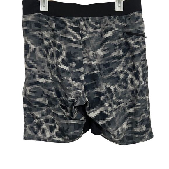 LuLuLemon Patterned Activewear Shorts - Picture 2 of 4